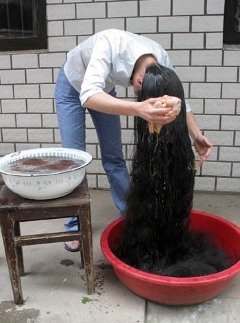 world_record_longest_hair_woman_05.jpg