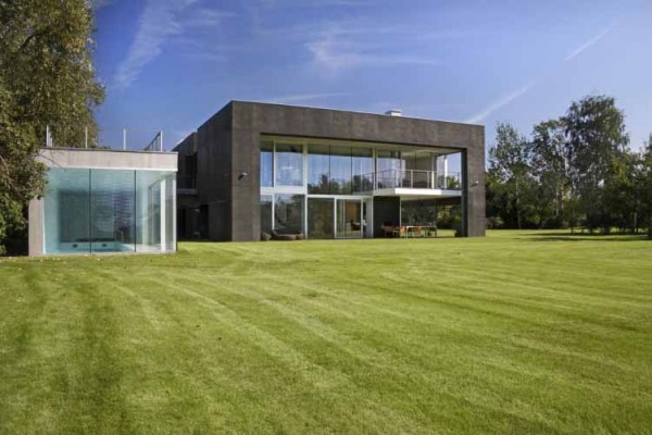 Zombie house 600x400